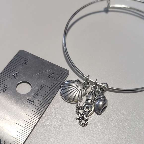 Squid Seashell Charm Bangle Bracelet - Picture 4 of 4